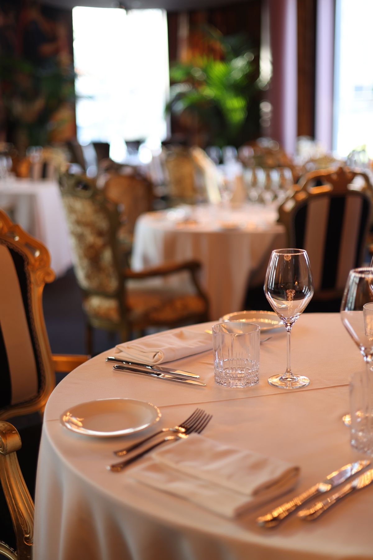 Gedeckter Restauranttisch — Symbolbild Gastronomie